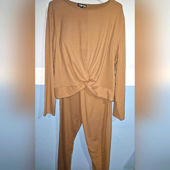 Plus Size Outfit 2 Piece Feathers Plus Size Loungewear Khaki NWT 3X - Picture 5 of 6
